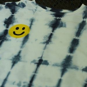 Duvin Design Tie-Dye Smiley Shirt (Large)